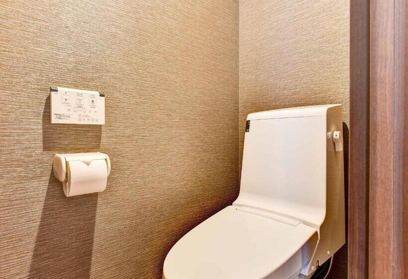 חדר דלוקס, Crane Tachibana