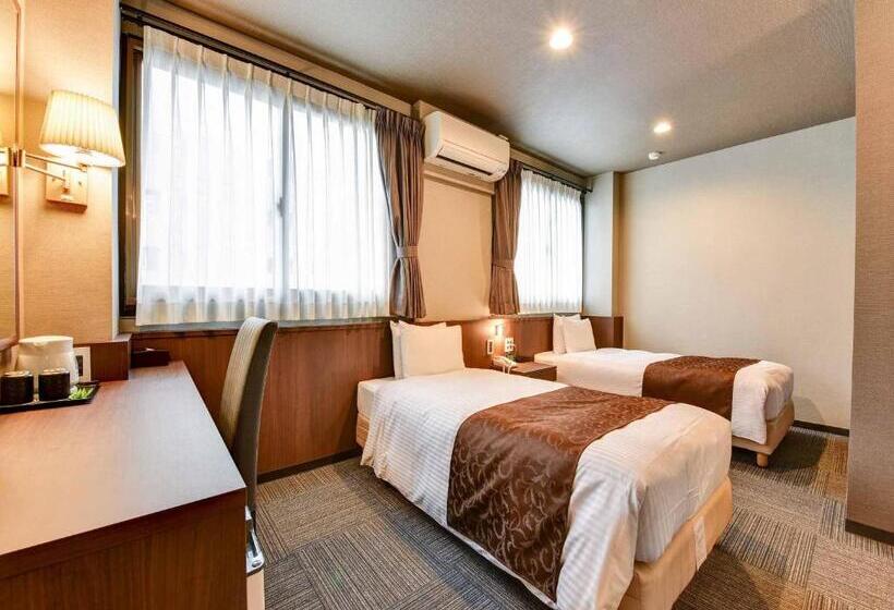 חדר דלוקס, Crane Tachibana