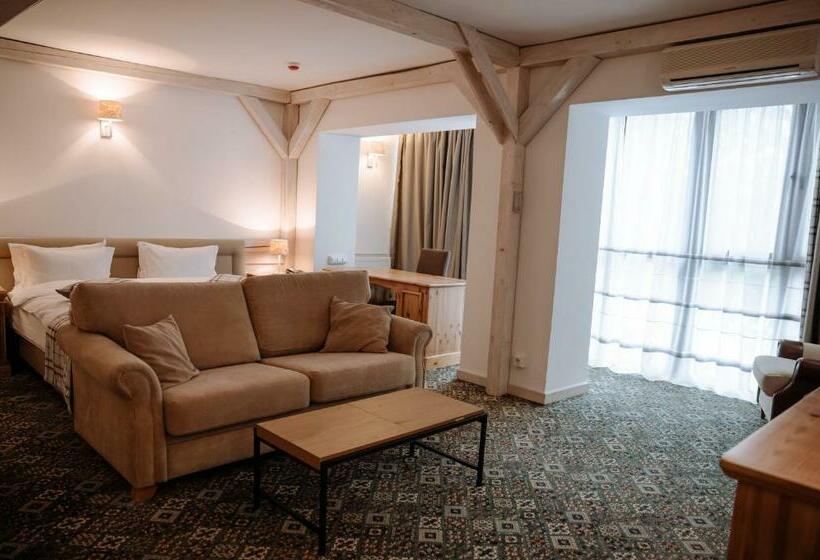 سوییت جونیور, Yaremche Club