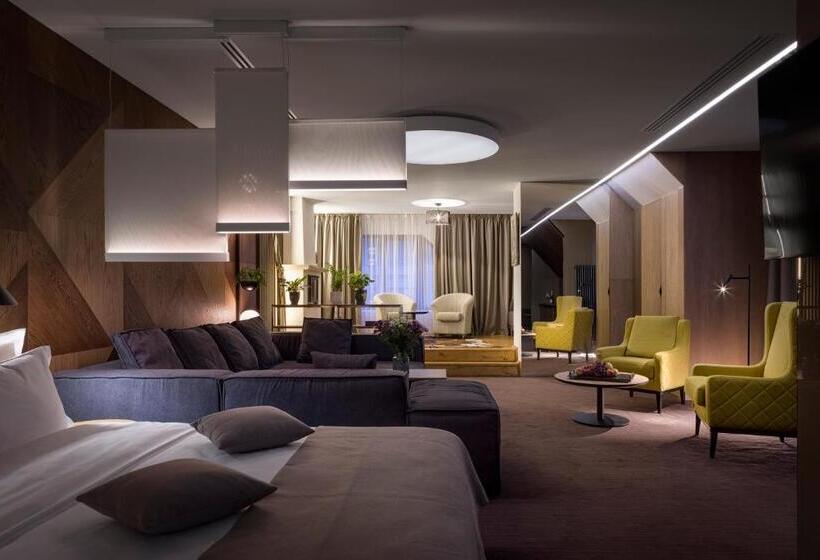 سوییت اجرایی, Yaremche Club