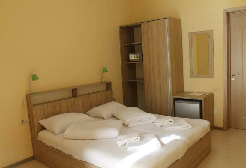 اتاق لوکس با بالکن, Okro Life