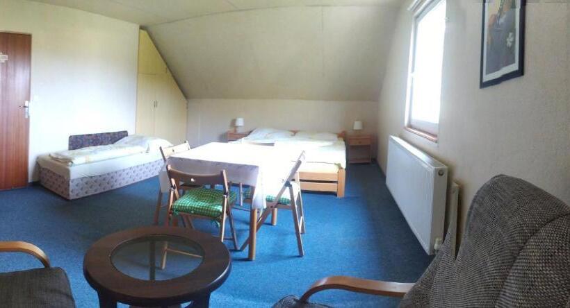 اتاق استاندارد سه نفره, Penzion Pomněnka