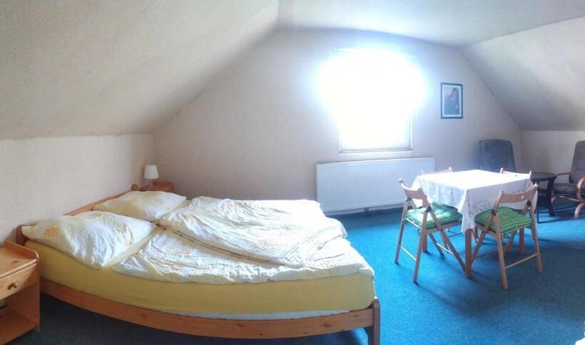 اتاق استاندارد سه نفره, Penzion Pomněnka