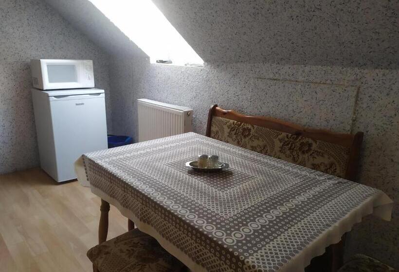 اتاق استاندارد سه نفره, Penzion Pomněnka