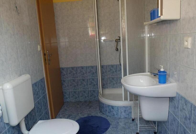 اتاق استاندارد سه نفره, Penzion Pomněnka