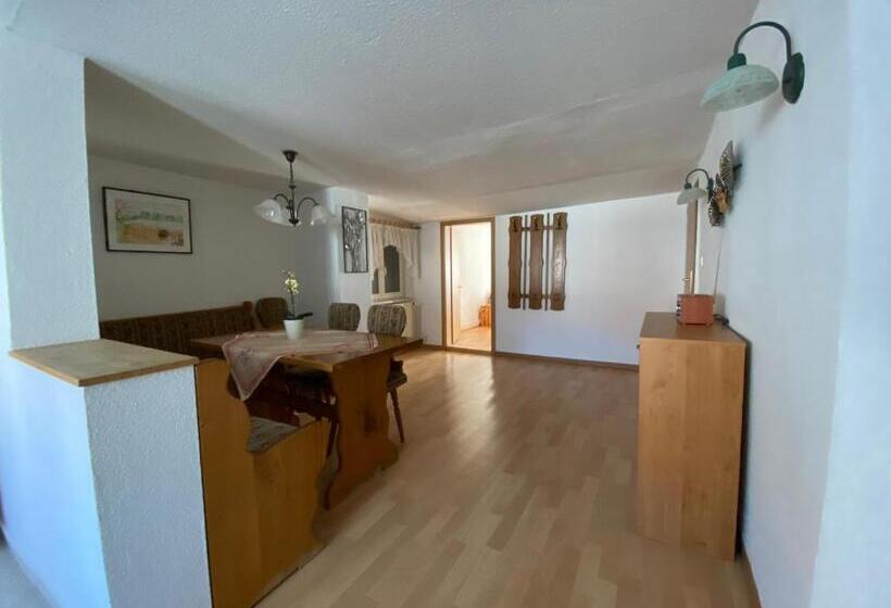 آپارتمان 1 خوابه, Ratskeller Waren