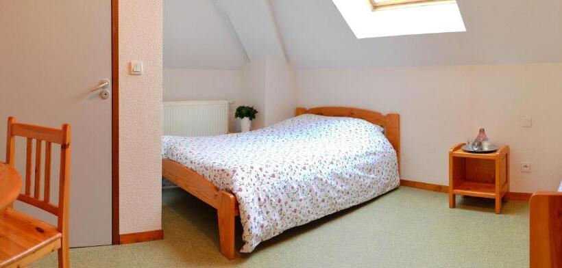 Номер Стандарт Трехместный, Auberge La Cure