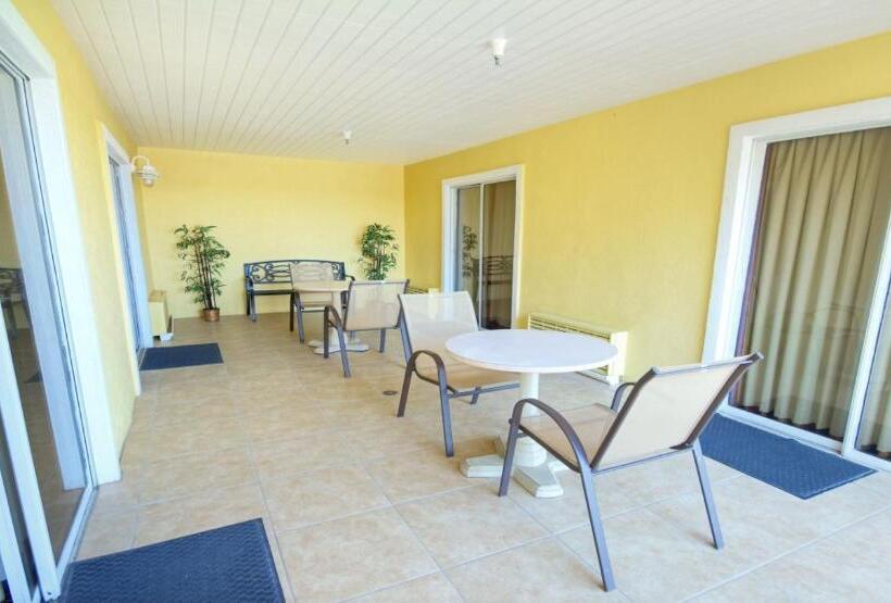 جناح مزوَّد بشرفة, St. Augustine Island Inn