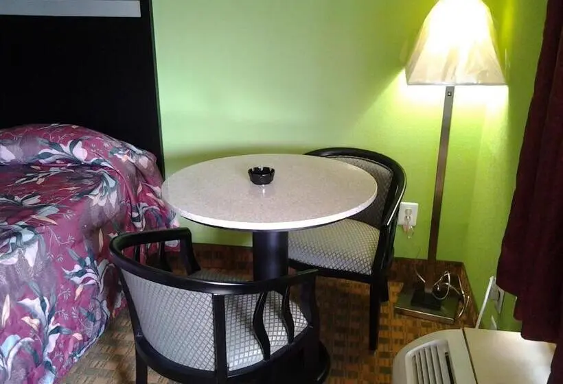 ファミリールーム, Elkton Lodge