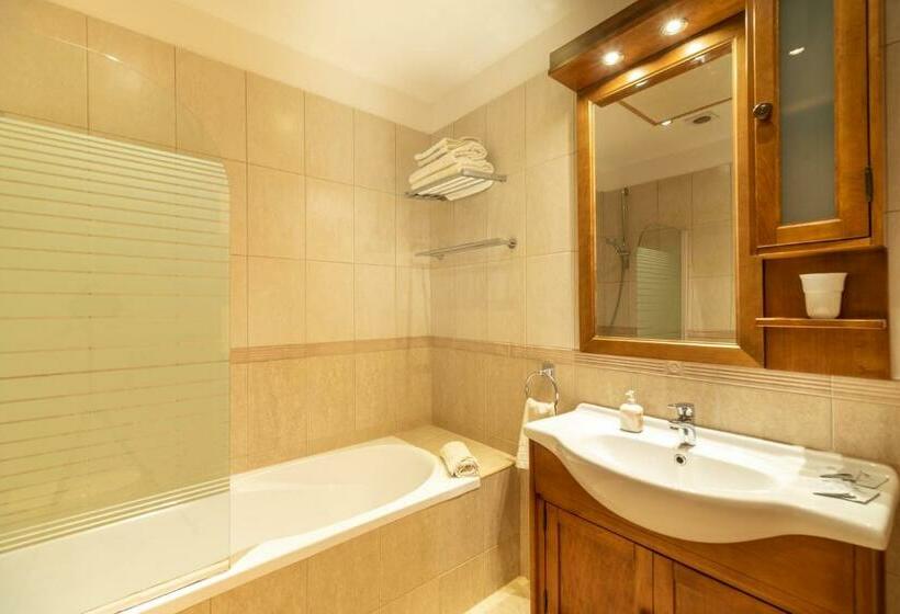 Classic-huone, Corona Villa