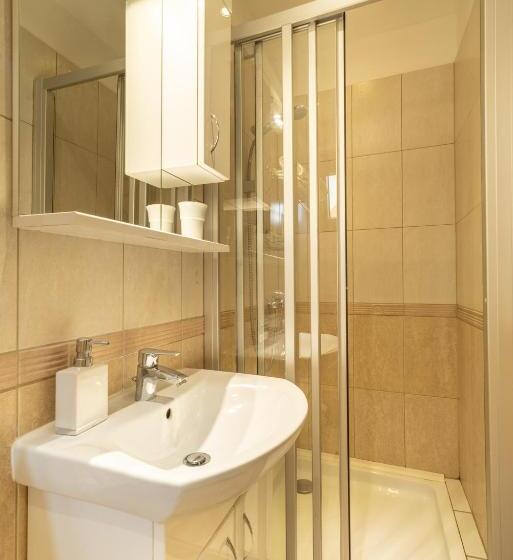 Standard-studio, Corona Villa