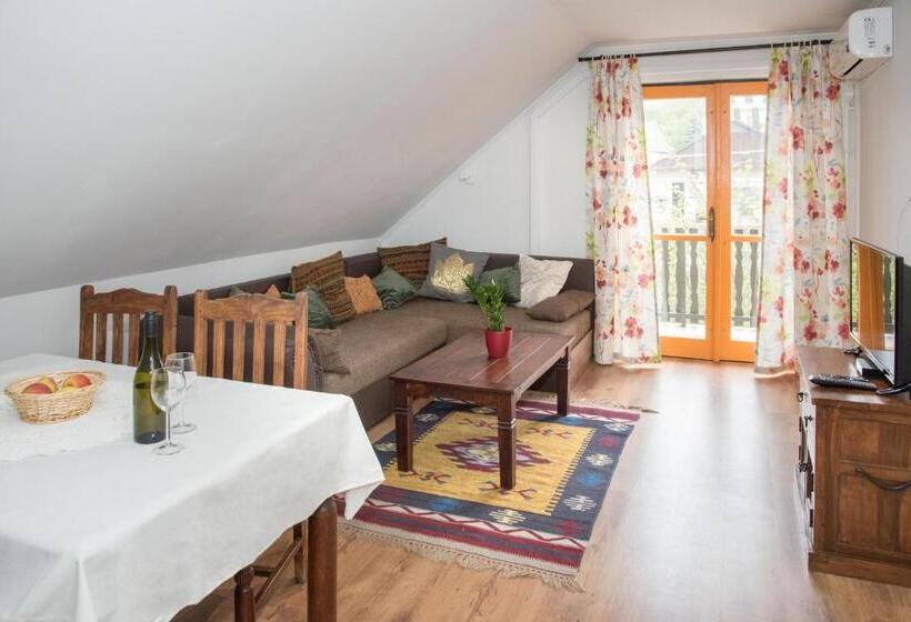 Huoneisto 2 Makuuhuonetta, Corona Villa