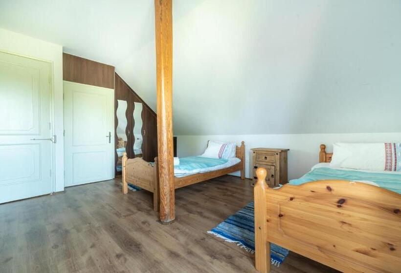 Villa 1 Makuuhuone Puutarhanäkymä, Corona Villa