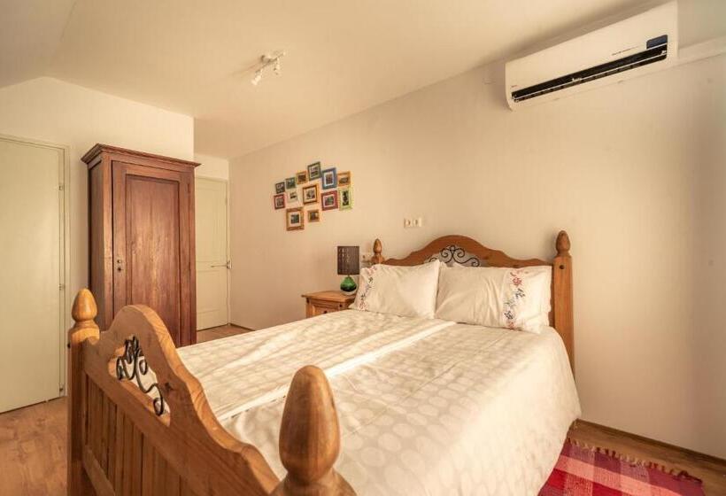 Villa 1 Makuuhuone Puutarhanäkymä, Corona Villa