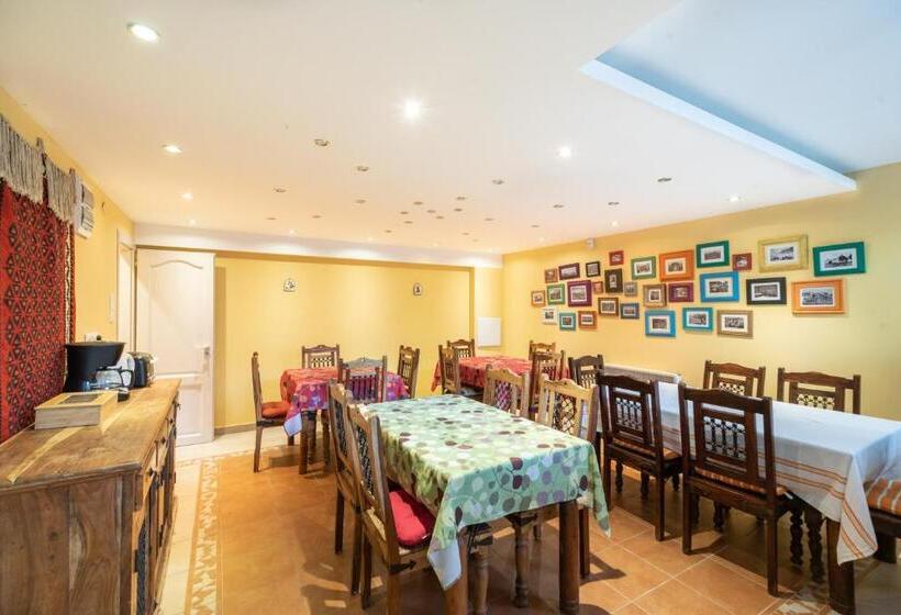 Villa 1 Makuuhuone Puutarhanäkymä, Corona Villa