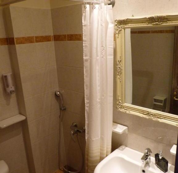 اتاق سوپریور, Artemision