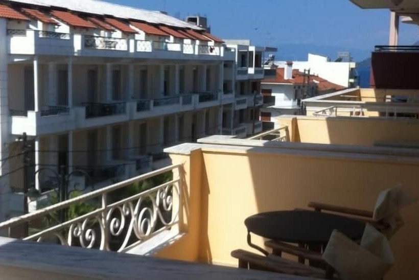 اتاق سوپریور خانوادگی, Artemision