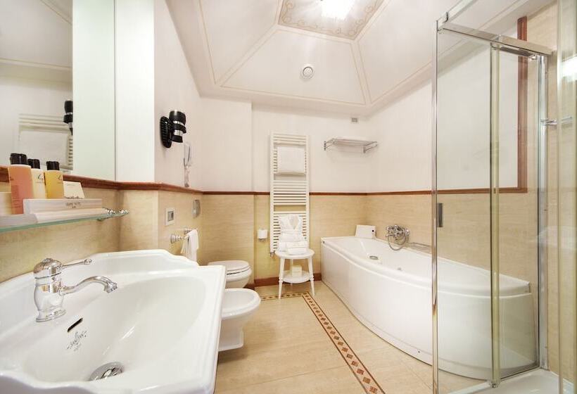 اتاق خانوادگی, Grand Hotel Rimini