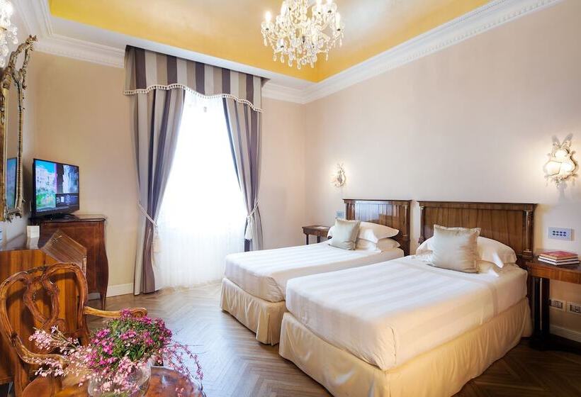 اتاق خانوادگی, Grand Hotel Rimini