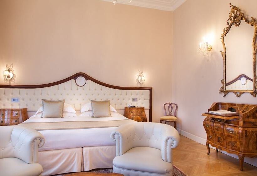 اتاق خانوادگی, Grand Hotel Rimini