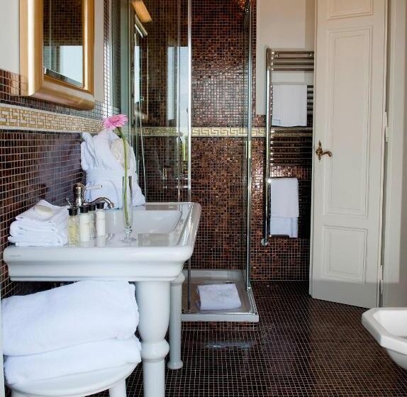 اتاق اجرایی یک تخته, Grand Hotel Rimini