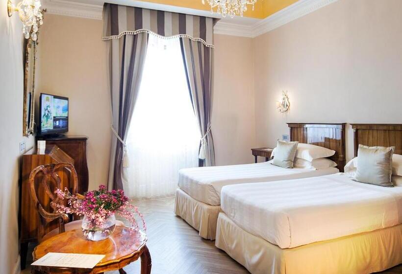 اتاق خانوادگی, Grand Hotel Rimini