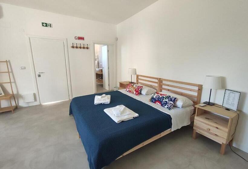 اتاق استاندارد با چشم‌انداز استخر, Artemisia B&b