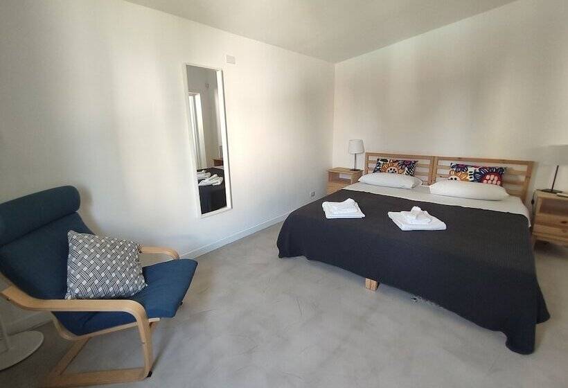 اتاق استاندارد با چشم‌انداز استخر, Artemisia B&b
