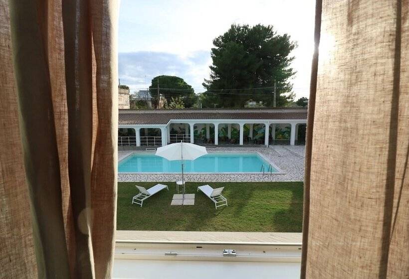 اتاق استاندارد با چشمانداز استخر, Artemisia B&b