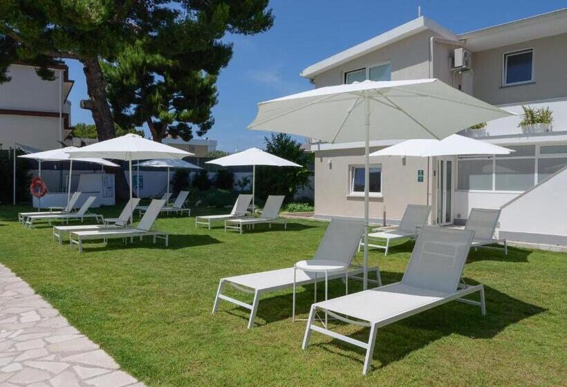 اتاق استاندارد با چشمانداز استخر, Artemisia B&b