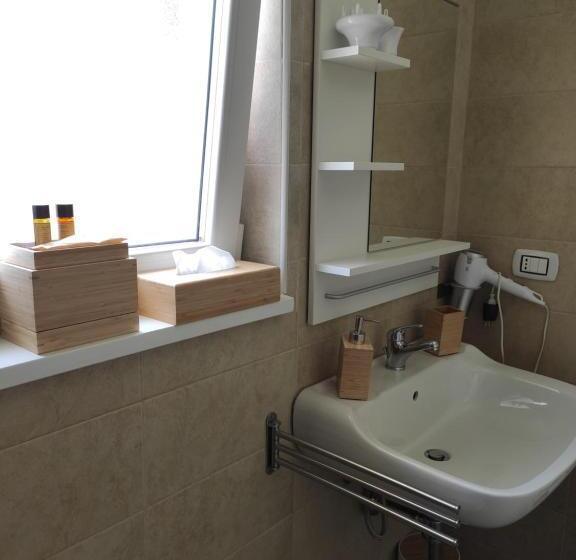 اتاق استاندارد با چشمانداز استخر, Artemisia B&b