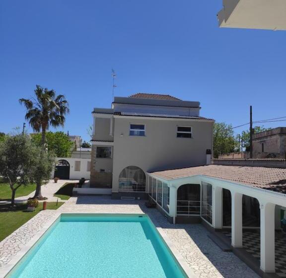 اتاق استاندارد با چشمانداز استخر, Artemisia B&b