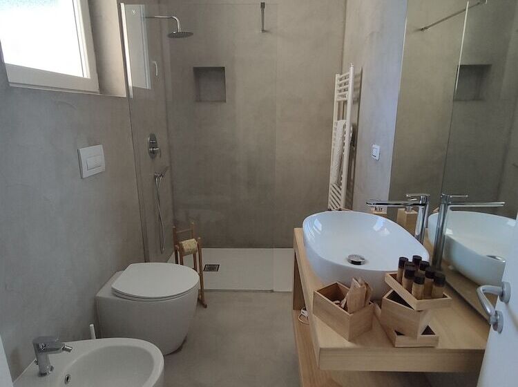 اتاق استاندارد با چشمانداز استخر, Artemisia B&b