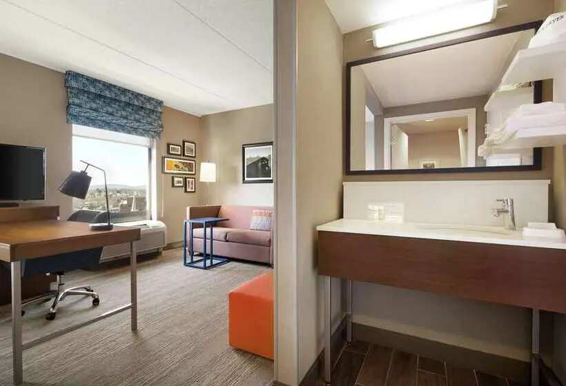 スタンダードスタジオ, Hampton Inn & Suites Watsonville