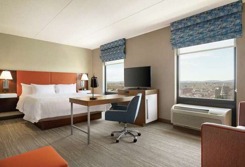 스탠다드 스튜디오, Hampton Inn & Suites Watsonville