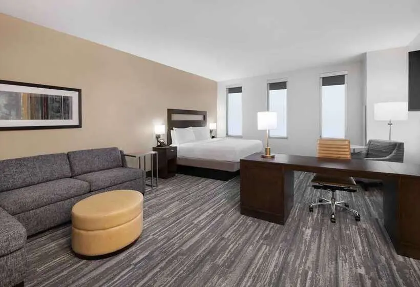 スタンダードスタジオ, Hampton Inn & Suites Watsonville