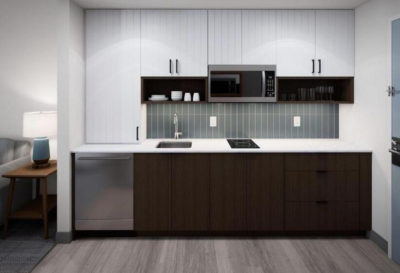 Люкс Адаптированный для Инвалидов, Staybridge Suites   Ames, An Ihg