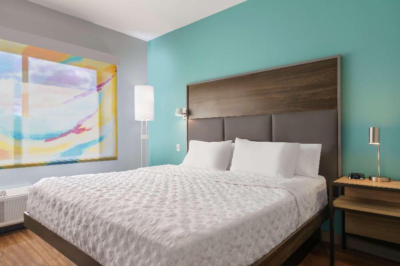 Standard Szoba King Size Bed, Tru By Hilton Sandusky, Oh