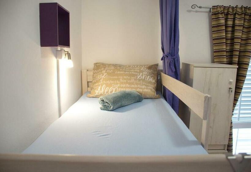 تختخواب در اتاق مشترک, Hostel Casa La Cha