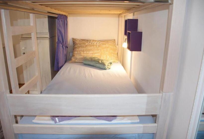 تختخواب در اتاق مشترک, Hostel Casa La Cha
