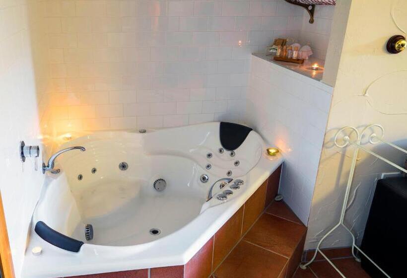 سوییت, Observatory Cottages