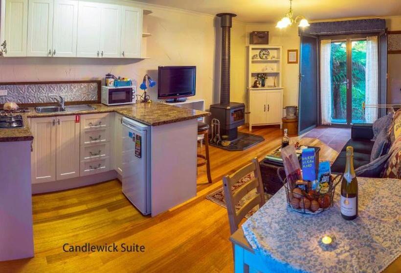 سوییت, Observatory Cottages