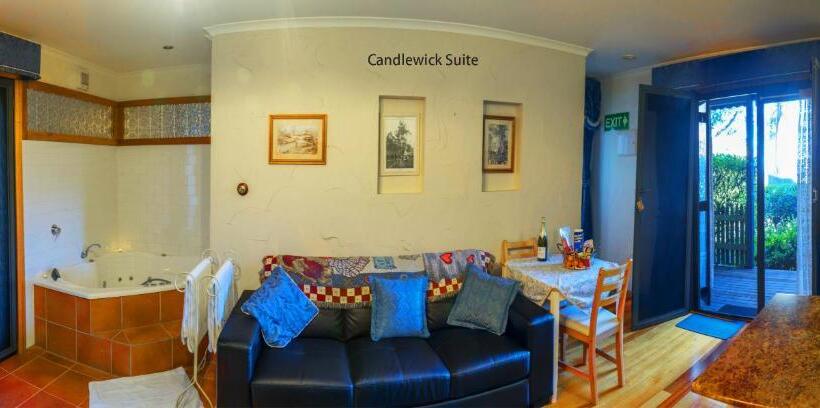 سوییت, Observatory Cottages