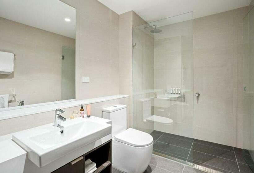 スタンダードスタジオ, Quest Preston