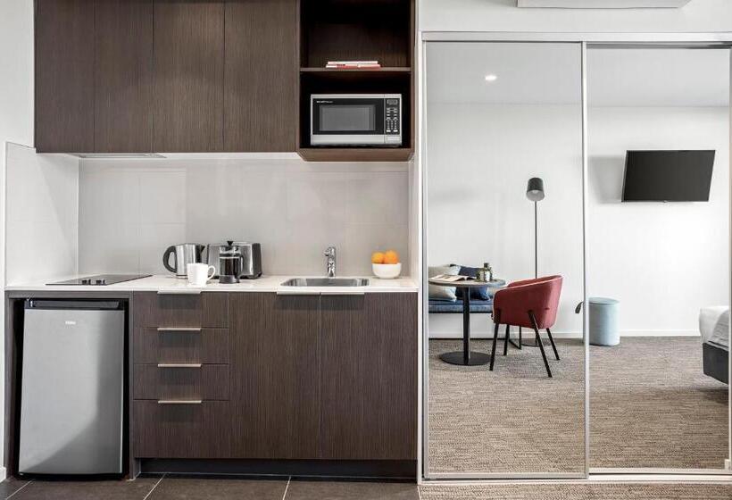 ３ベッドルームアパートメント, Quest Preston