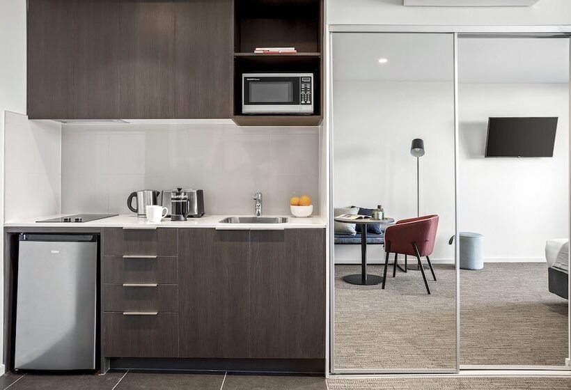 スタンダードスタジオ, Quest Preston