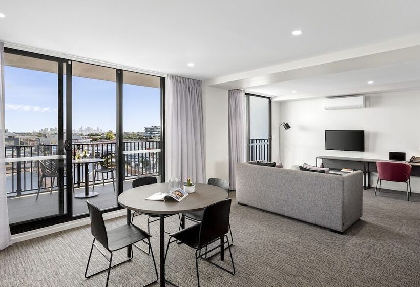 ３ベッドルームアパートメント, Quest Preston