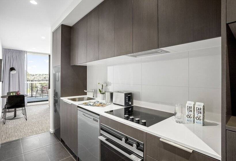 ３ベッドルームアパートメント, Quest Preston