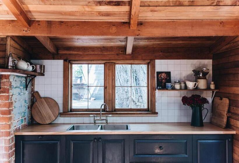 4间卧室的房子, The Main House @ Poets Lodge