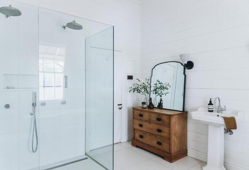 4间卧室的房子, The Main House @ Poets Lodge